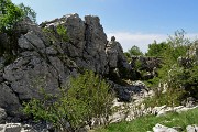 75 Tra le rocce la Madonnina del GAM